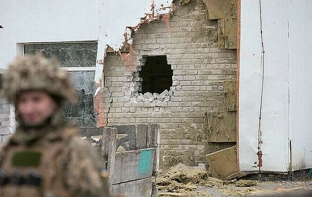 FireShot Webpage Screenshot #1131 - 'ウクライナ東部で砲撃