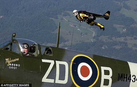 article-2200233-14E7FF49000005DC-873_634x400