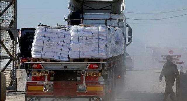 FireShot Webpage Screenshot #1757 - '国連の援助物資トラック100