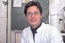 NA-AT824_CUREph_D_20081106184135