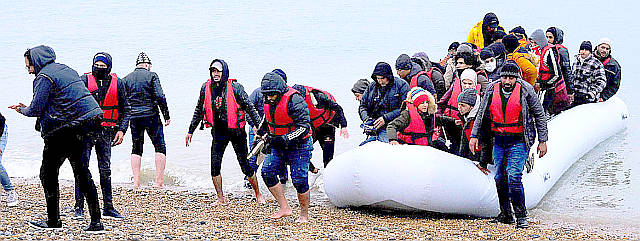 boat-migrants-1168x440px