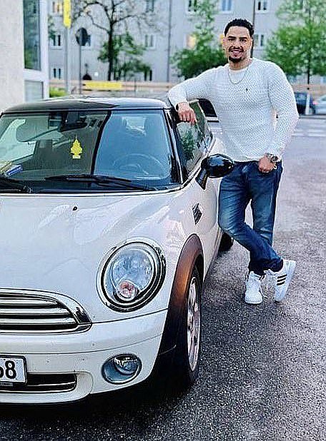 95199193-14395967-Farhad_N_24_　ｊｊｈ　ｊｈｇ