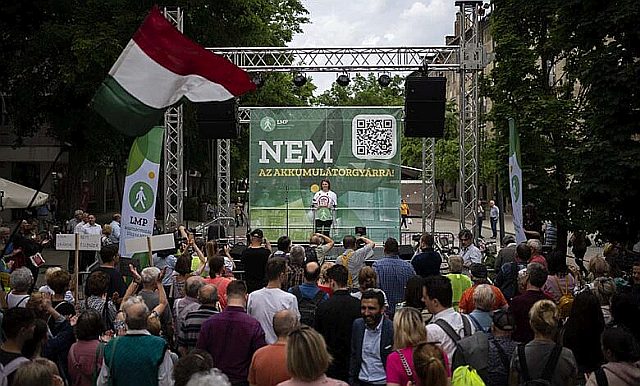 AP23145701848977-780x470