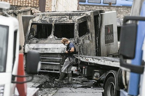 armoured-vehicle-attack-Twitter-InfosFrancaises