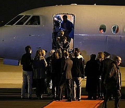 A-happy-ending-french-family-back-in-Paris-504x336