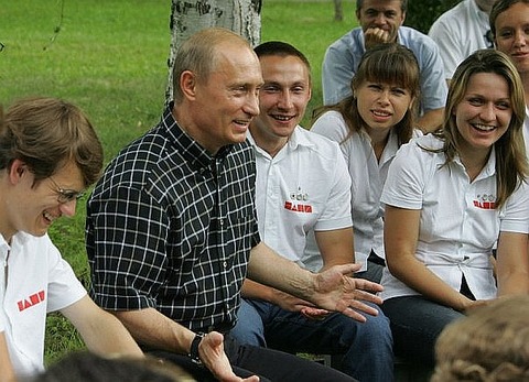 putin-with-nashi-youth-august-2005
