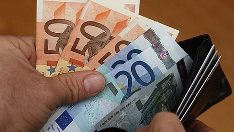 _100995349_euronotesgetty06