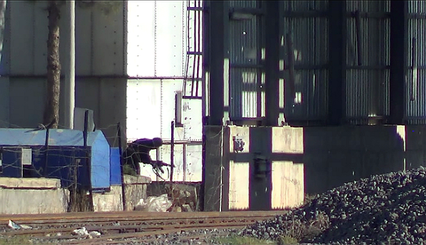 Syria-IS-Fighter-Attempting-to-Cross-Into-Kobane-From-Turkey
