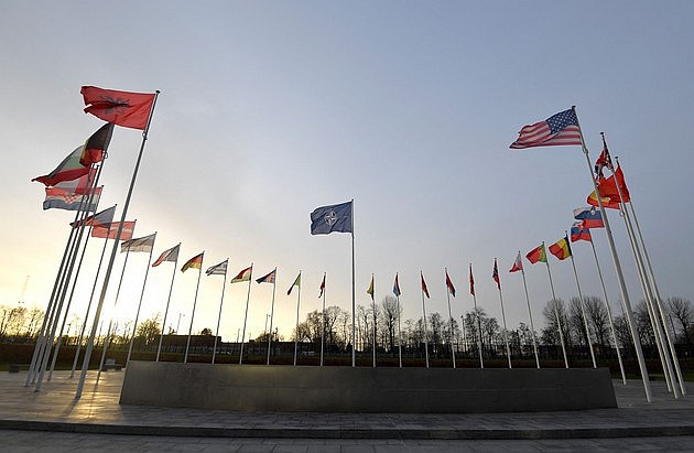 ブリュッセルのNATO本部前広場（Getty-Images）