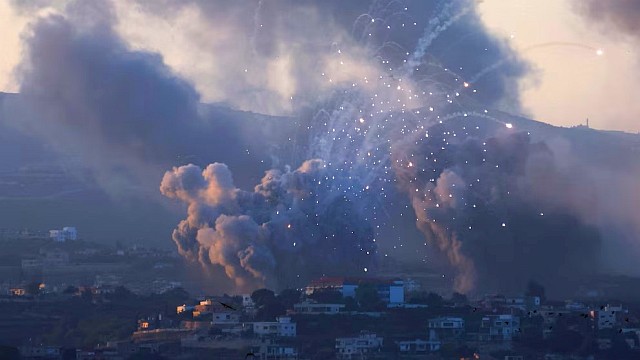 2024年9月23日_uFF0Fレバノン南部、イスラエル軍の空爆（AP通信）