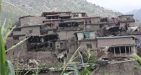 アフガニスタン東部地震、死者800人超