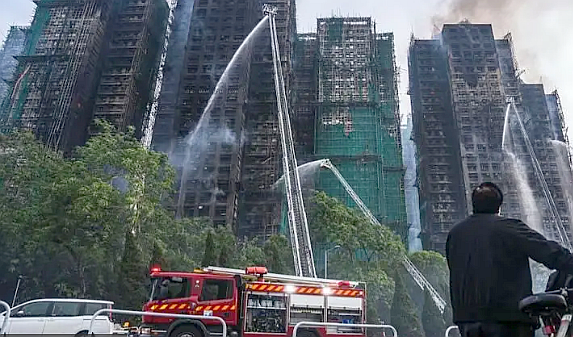 FireShot Capture 445 - 香港の高層住宅群で大規模