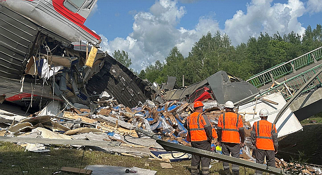 Two bridges collapse in Russian regions