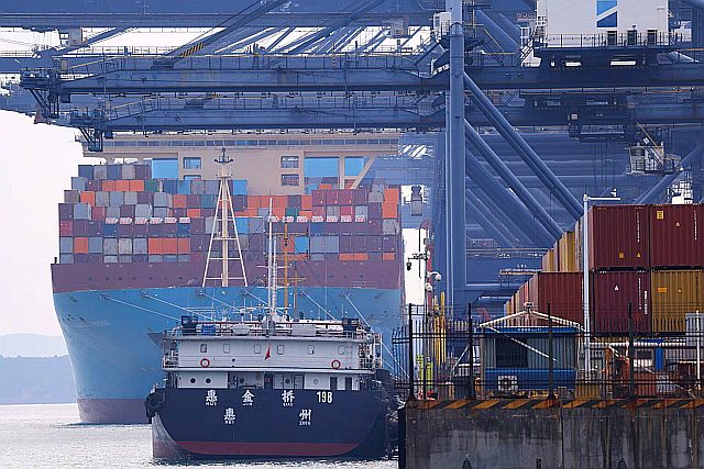 中国、広東省の港湾施設（ロイタ