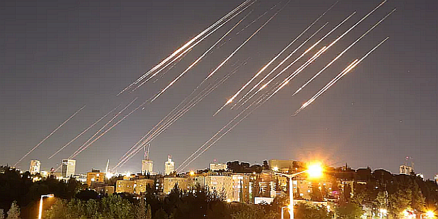 Iran strikes Israel with new mi