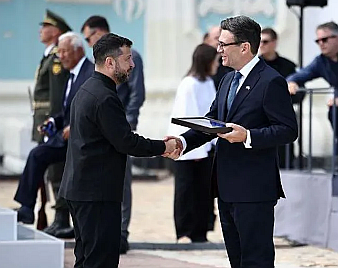Burnham to hand long-range missile blueprints as he visits Kyiv
