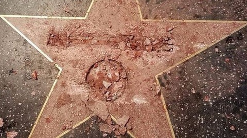 _92100306_trumpstar