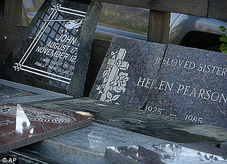 article-2027368-0D784B0500000578-912_468x339