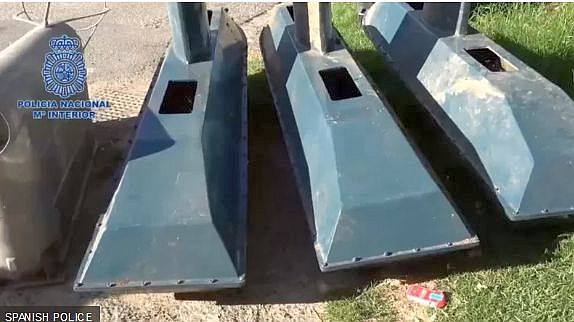 FireShot Webpage Screenshot #1685 - '麻薬密輸用の「水