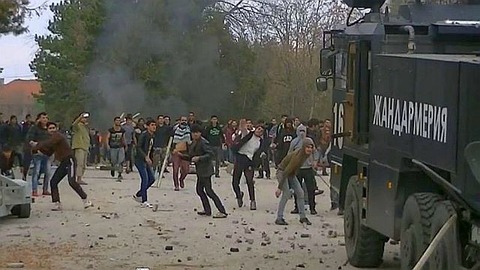 Riots-in-refugee-camp