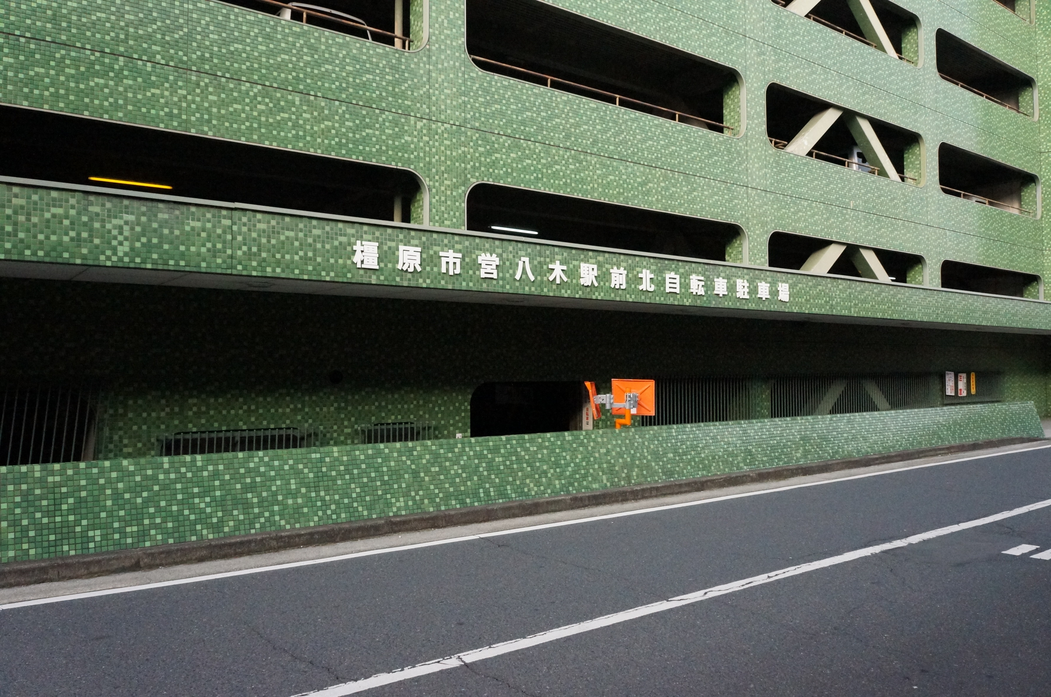 大型バイク ここに止めたらいい感じもなにも ここしかない 大和八木編 奈良ちゅー 大型バイク ここに止めたらいい感じもなにも ここしかない 大和八木編 奈良ちゅー