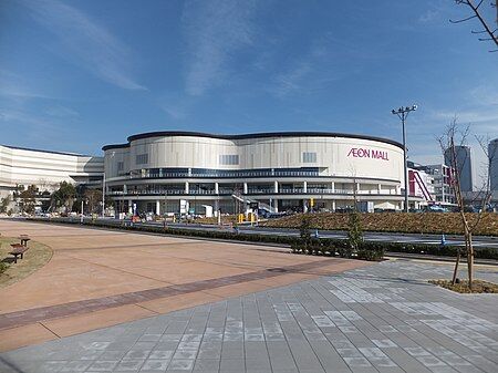 450px-AEON_Mall_Makuhruction_20131201-2