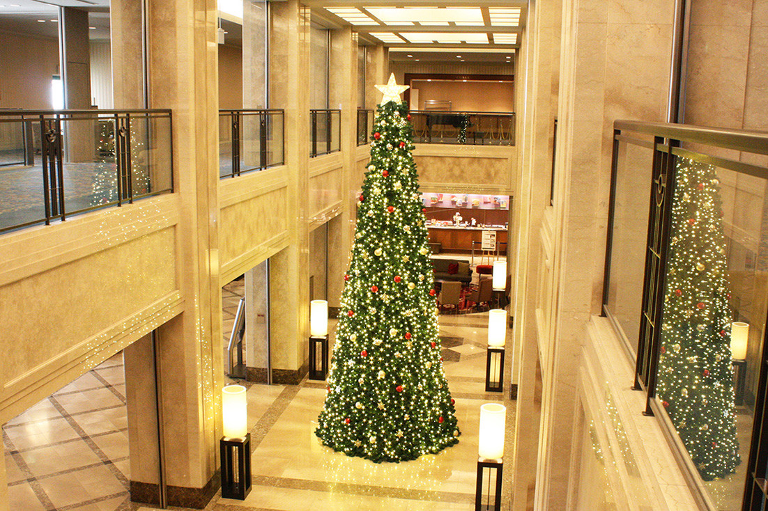 ホテル日航奈良 初お目見え ロビーにそびえる高さ６メートルの新クリスマスツリー 奈良の地元情報を毎日更新 ならぷら