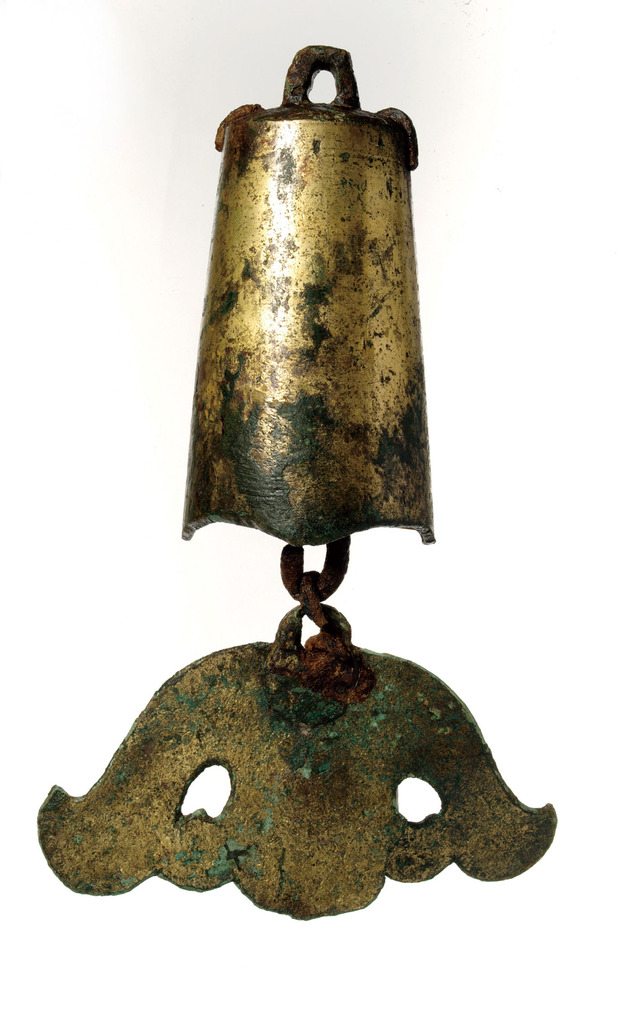 大安寺旧境内出土風鐸と風招（奈良市教育委員会蔵）