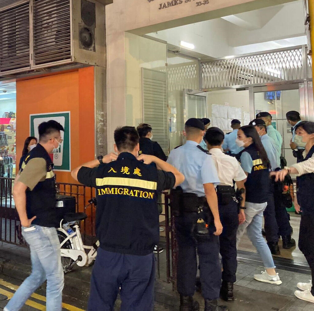 香港独立系メディアの立場新聞、閉鎖へ－警察が幹部ら逮捕 - Bloomberg