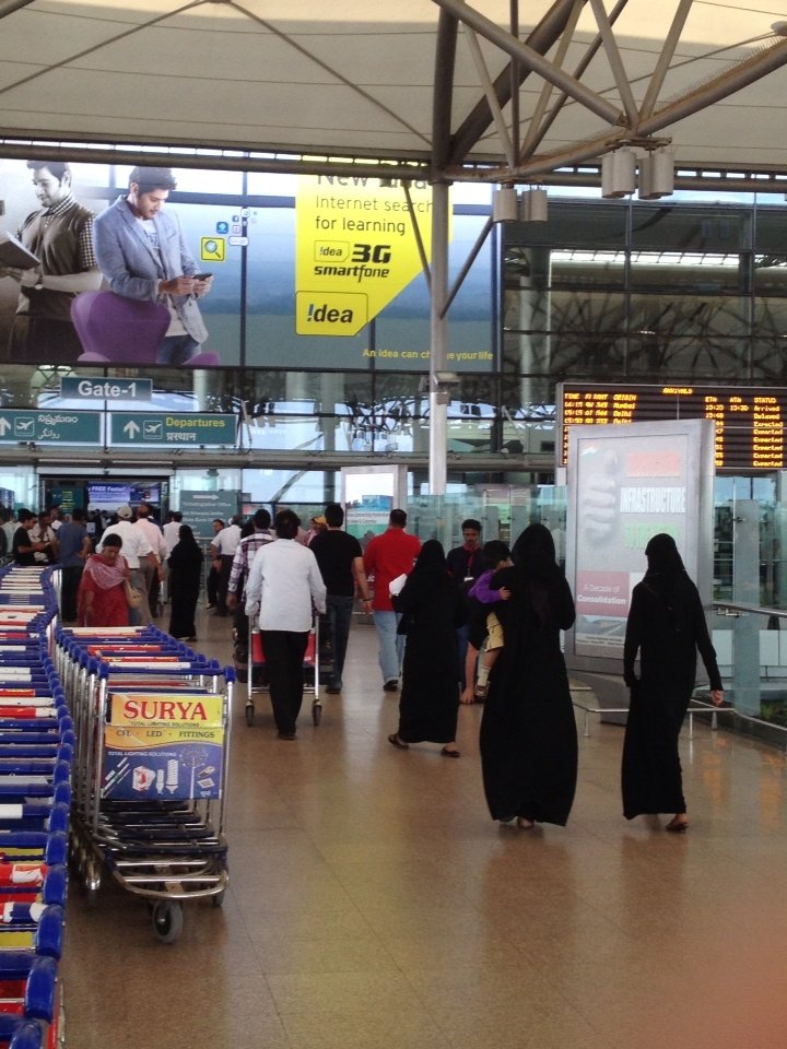 New OnePlus Service Centers in India Offer Quick 1-Hour Repairs, PS4 Gaming and More