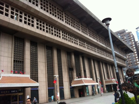 １２１１１５　台北駅３