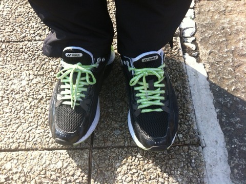 １３０３１７　ヨネックスランニングシューズ