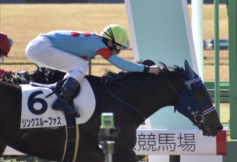 DC76F9A9-5F2F-4EC4-AEB1-80545C7FC088