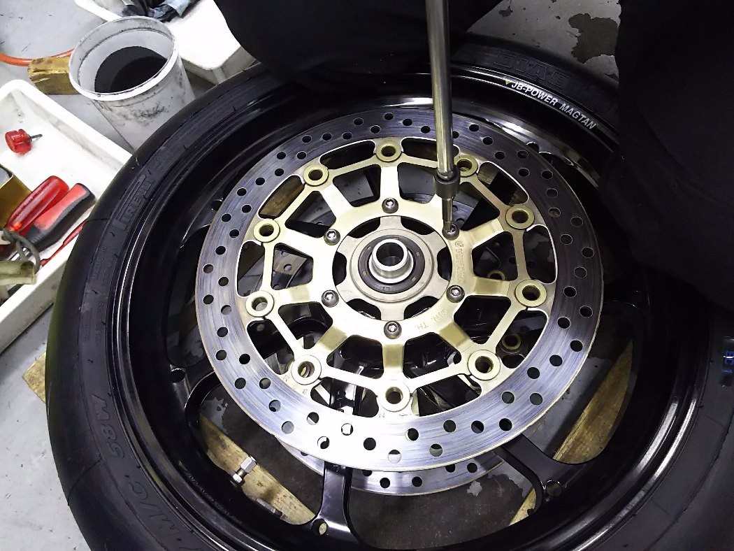 CBR600RR ブレーキメンテナンス&タイヤ交換 【梨塾 CBR600RR ブレーキメンテナンス&タイヤ交換 【梨塾