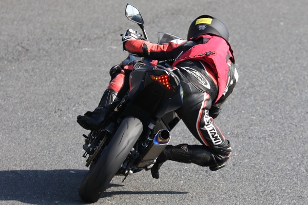 b09