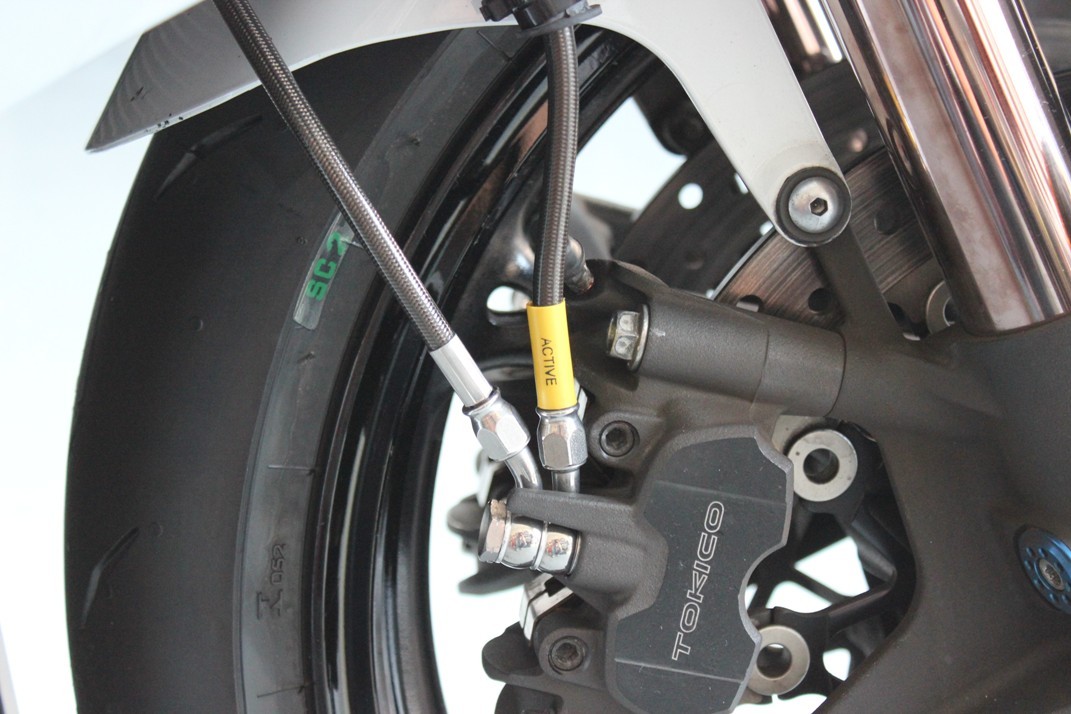 GSXR1000 メッシュ ブレーキホース フロント 5cmロング スモーク ブラック/ブラック GSXR1000 07-08 GSXR1000 メッシュ ブレーキホース フロント 5cmロング スモーク ブラック/ブラック GSXR1000 07-08