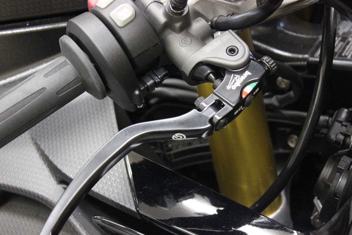 梨塾ガレージ】 S1000RR ブレンボマスター＆ラップタイマー : 梨本塾 