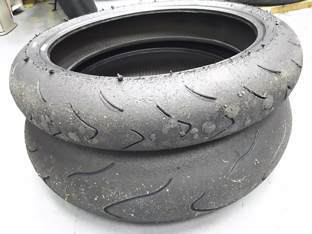 CBR600RR ブレーキメンテナンス&タイヤ交換 【梨塾 CBR600RR ブレーキメンテナンス&タイヤ交換 【梨塾