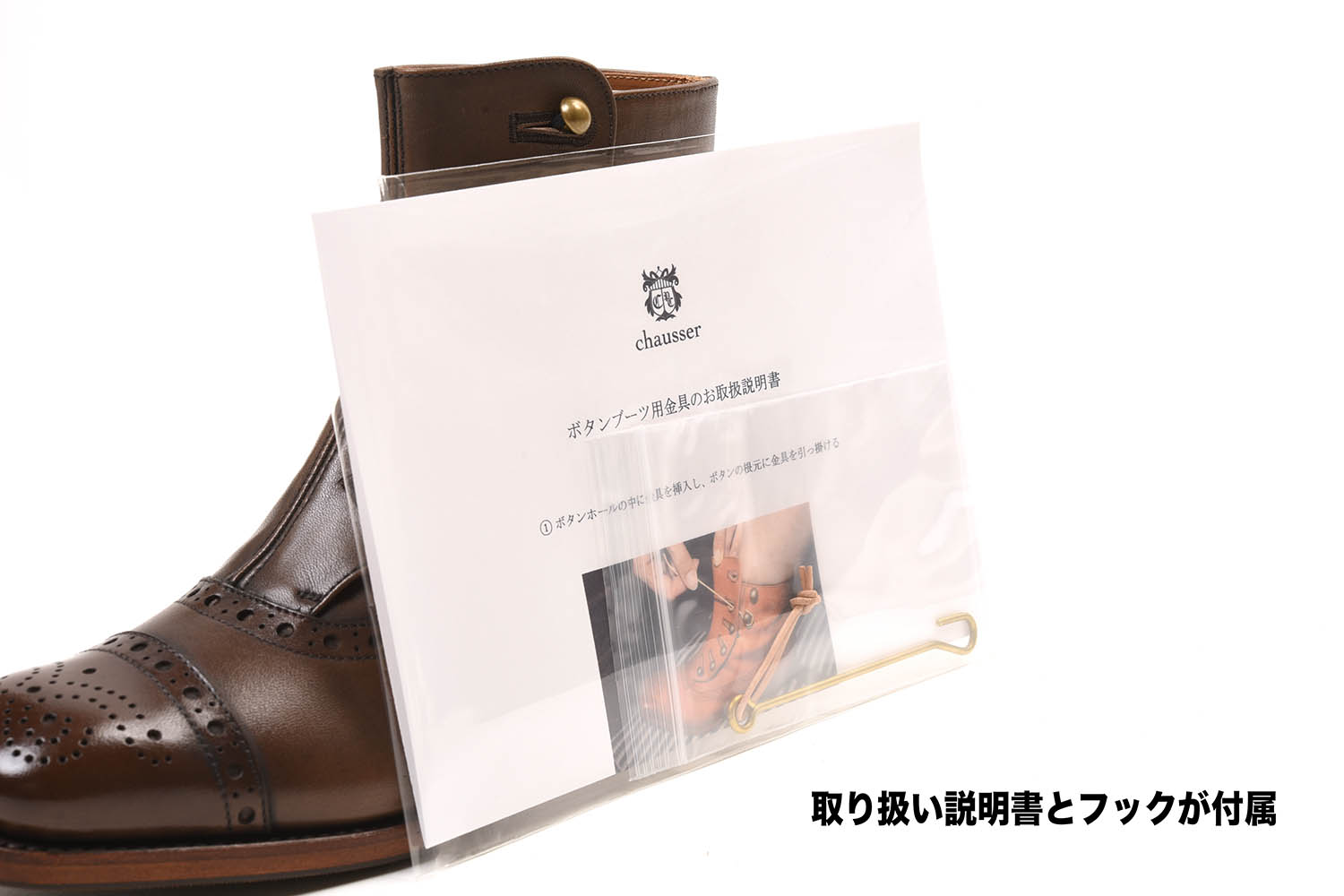 クラシックな魅力と現代的な機能性を兼ね備えたボタンブーツ