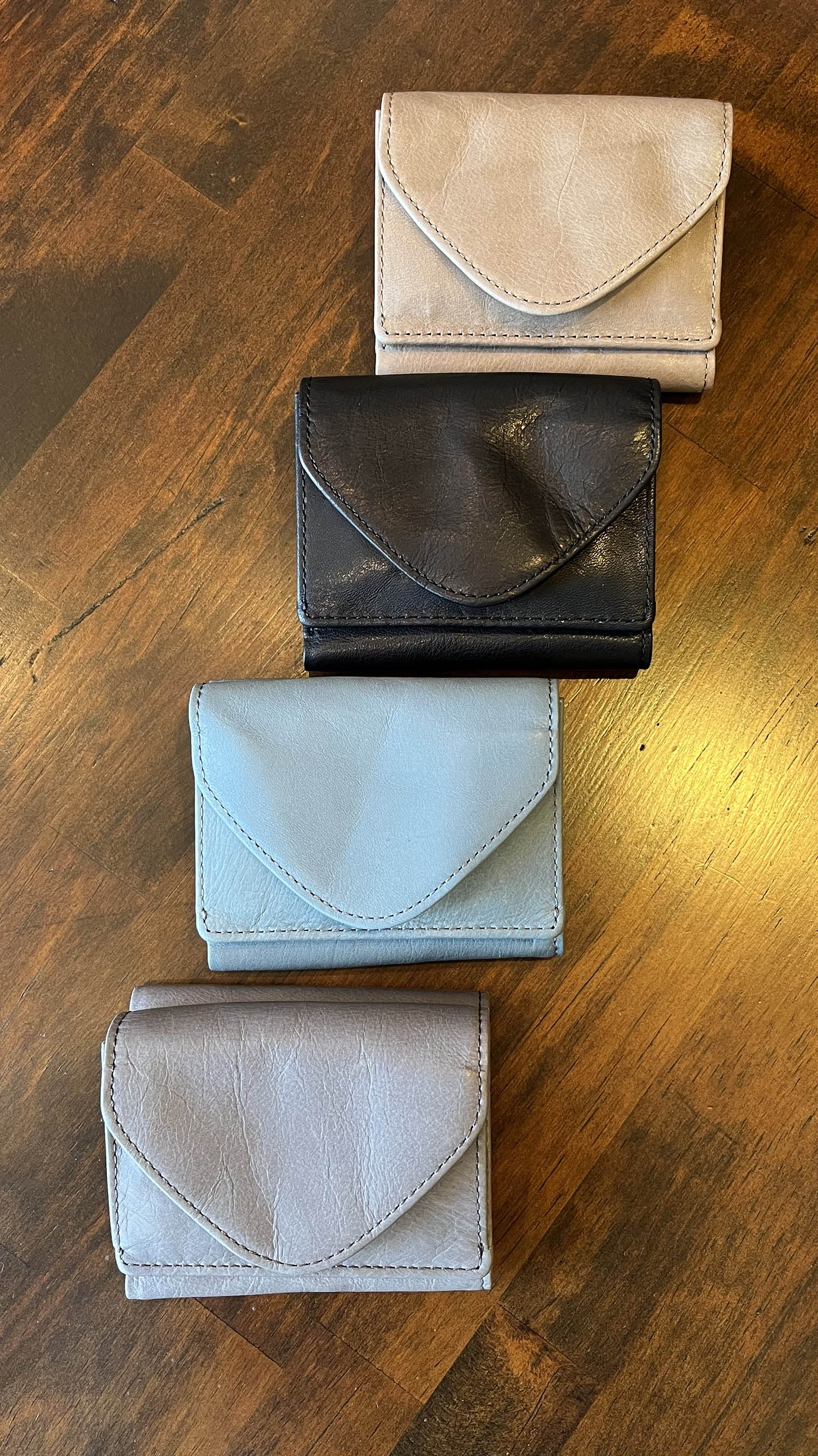 les basiques レバジック 本革 3way ミニ お財布 ポシェット les