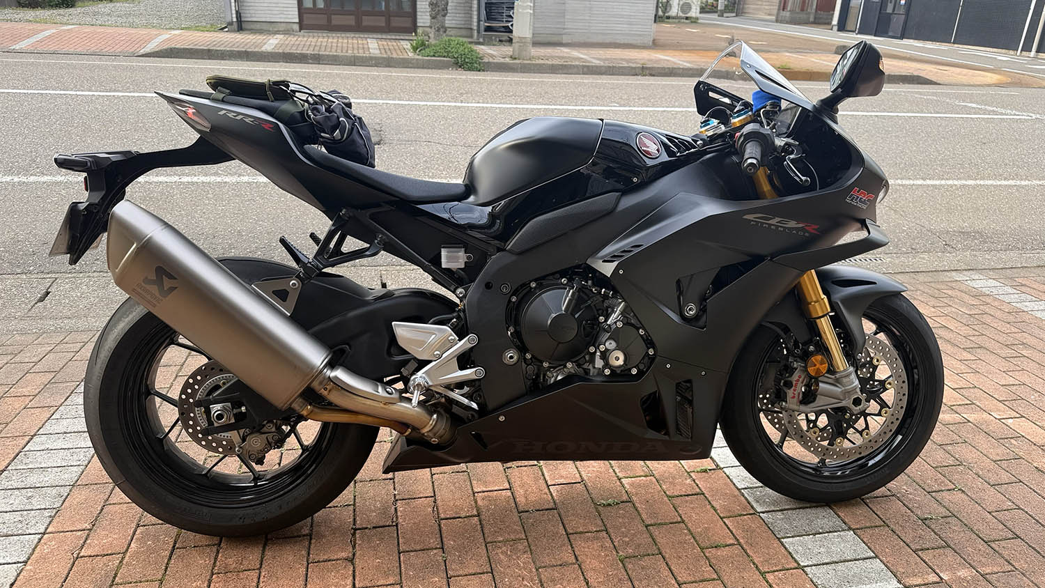 002 Honda CBR1000RR-R FIREBLADE SP サイドビュー