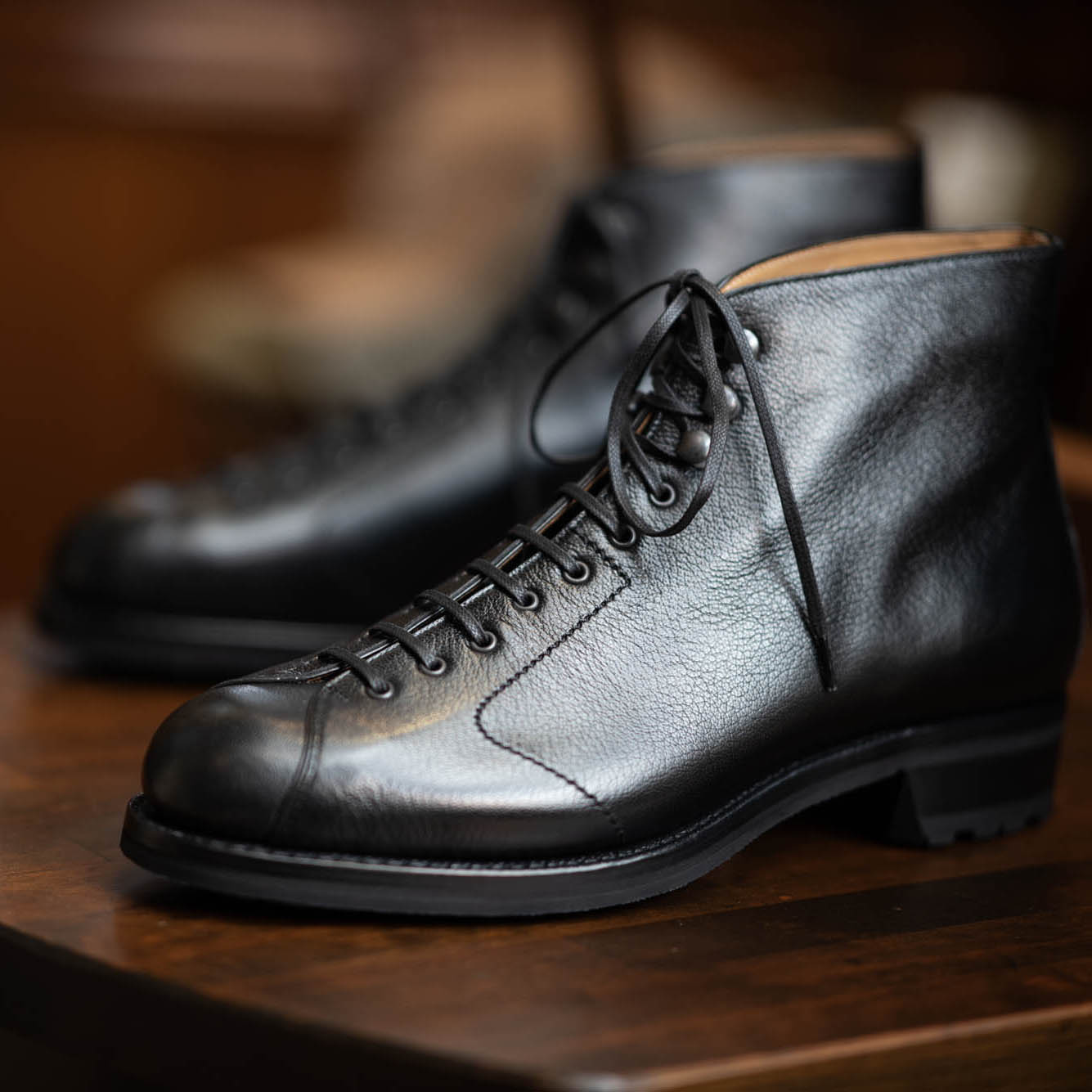 【送料無料】【新品】ROYAL 上質な牛革にワンポイントスエードラインを融合　新生ロワイヤルの高級ダレスセカンドバッグ　2159 BK　 セカンドバッグ メンズ BAG 送料無料ROYALロワイヤル 牛床革 スエードラインダレスセカンドバック 黒 ブラック ブラウン 茶色 かっこいい  オラオラ系 カジュアル フォーマル 冠婚葬祭 ビジネス シンプル 大容量 手提げバッグ バレンタイン | 革物通販：財布・バッグのサイド７