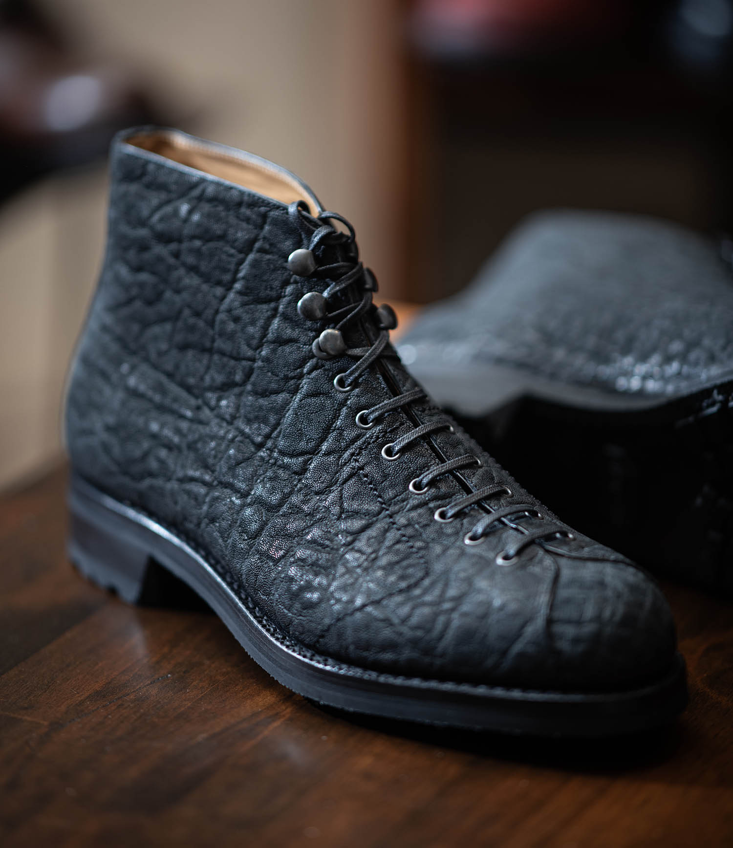 象革の魅力！】職人技が光る 最高級モンキーブーツ : NATORIYAのブログ