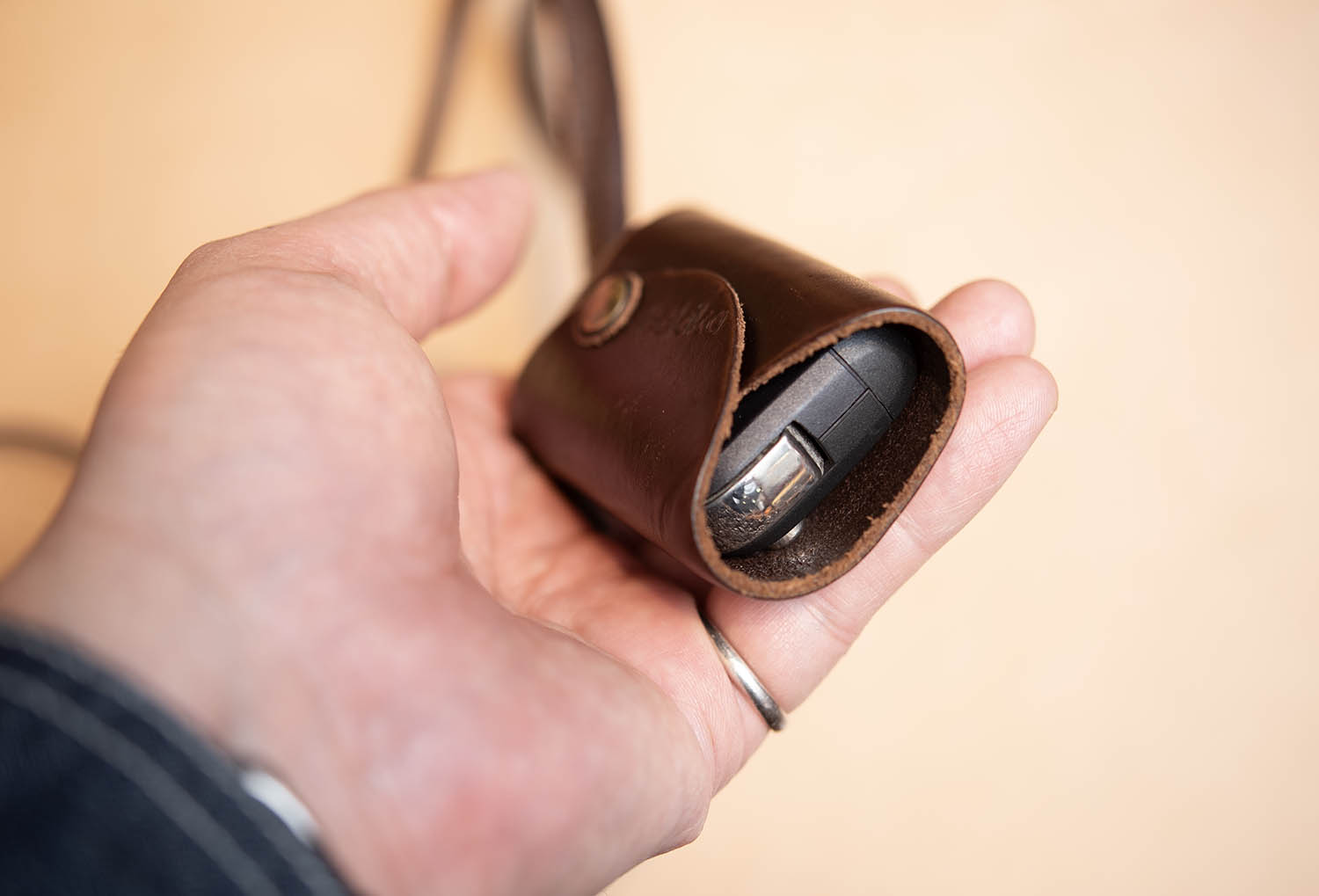 abokika Necklace Key case 実使用イメージ 底面