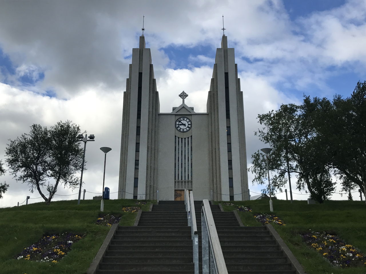 アイスランド旅日記 トンガリ山を目指して Dot