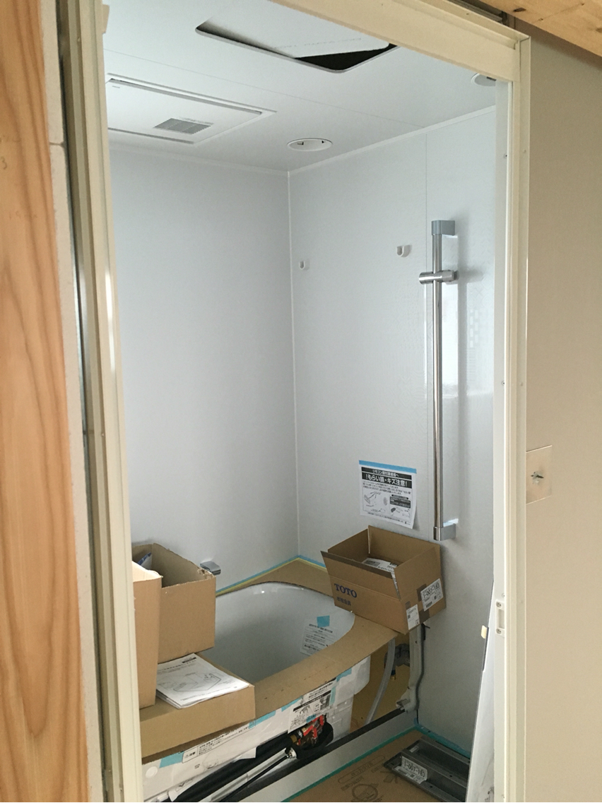 上棟 竣工 浴室の搬入と2300の天井高 小匣ぐらし