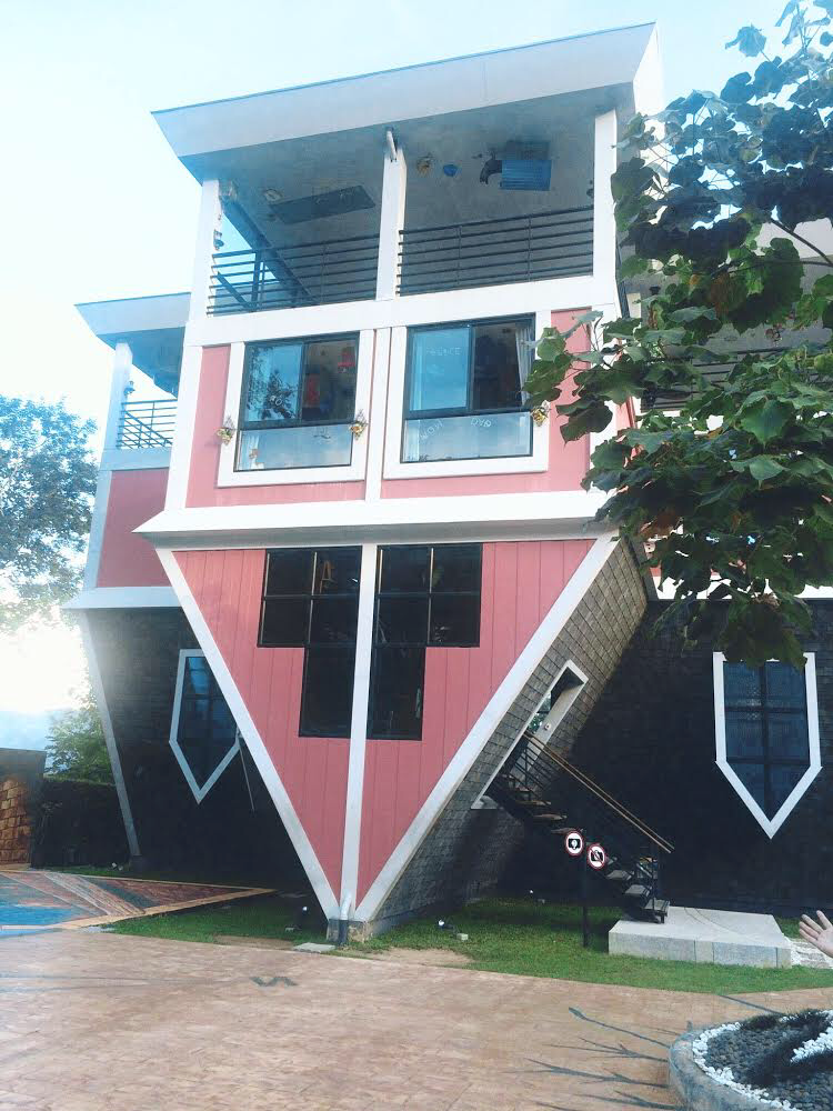 Upside Down House 〜上下逆さまの家とは?!〜 : 中山茉莉の