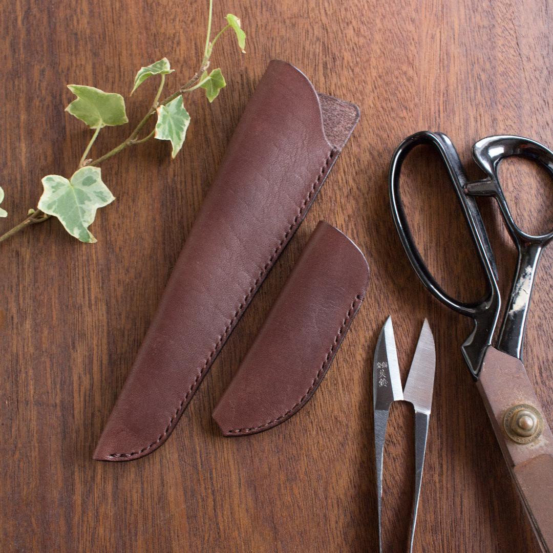本革ハサミケースのセット 庄三郎裁ちばさみ用と糸切りばさみ用の革ケースセット 革びとのハンドメイド革小物