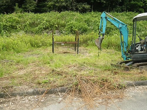 イノシシ捕獲檻周りのユンボでの整地手入れ 愛知の田舎で古民家暮らし