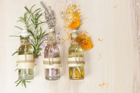 depositphotos_71661361-stock-photo-aromatherapy-massage-oils